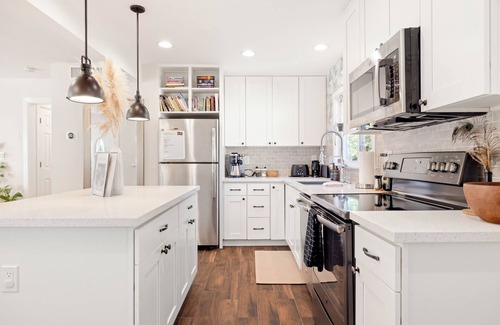 Cully House | Urban Retreat in Vibrant Cully Neighborhood with Kitchen