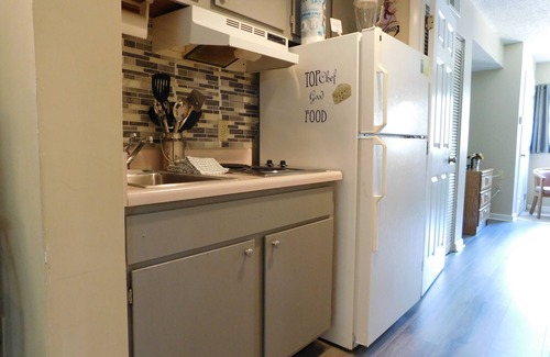 Gatlinburg Condo | Relax at Laurel Inn 103 with a Private Jacuzzi for Two