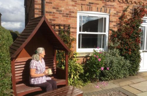 Horncastle Bed & Breakfast | Family-Friendly Retreat at Laurel Lodge - 4-Star Comfort