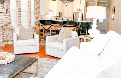 Laurel House | Premier Stay at Heart of Historic Laurel with Unique Amenities