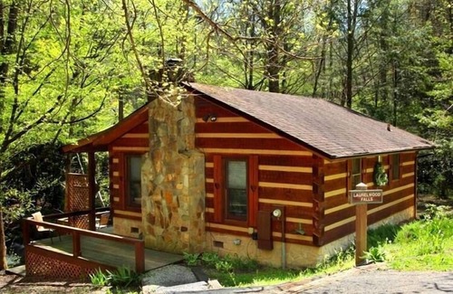 Rocky Grove Cabin | Romantic Escape at Laurelwood Falls Cabin with Spa & Hot Tub