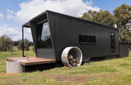 Muchea Cabin | Cozy Cabin Retreat: Family-Friendly Stay in Chittering