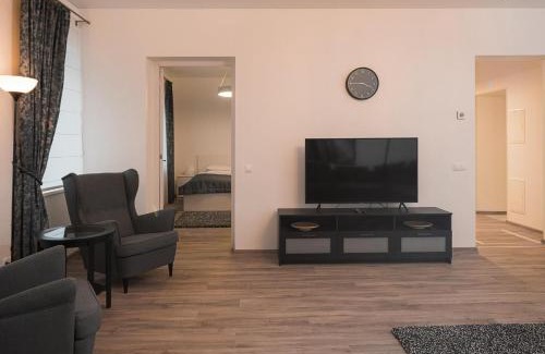 Ukmerge Apartment | Experience Laurentroom Central Park: Pet-Friendly Retreat