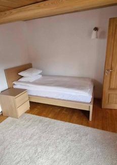 Ukmerge House | Pet-Friendly Laurentroom Townhouse - Rated 9.4/10 by Guests