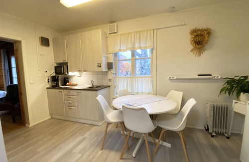 Rovaniemi Apartment | Historic LAURI Log House Manor with Family-Friendly Perks