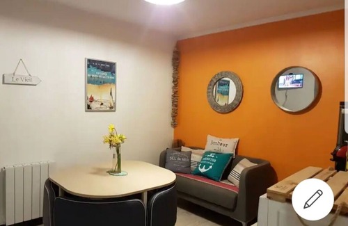 Noirmoutier-en-l'Ile House | Lauriers Rose: Pet-Friendly Getaway with Family Amenities