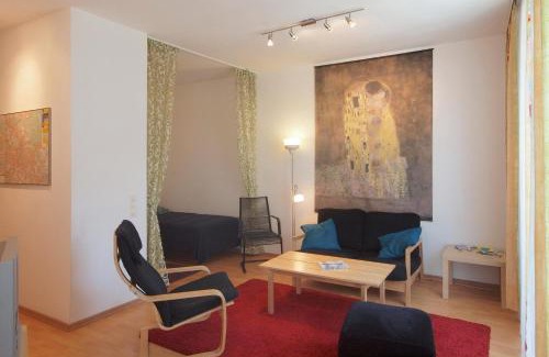Wilsdruffer Vorstadt/Seevorstadt-West Apartment | Pet-Friendly Laurin Apartment L62: Family-Approved Comfort
