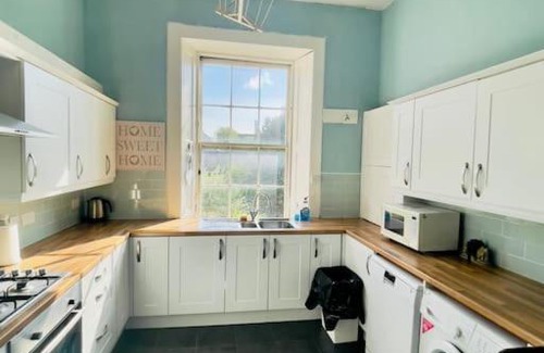 Tollcross Apartment | Family-Friendly Lauriston Park: 4-Star Stay with High Ratings