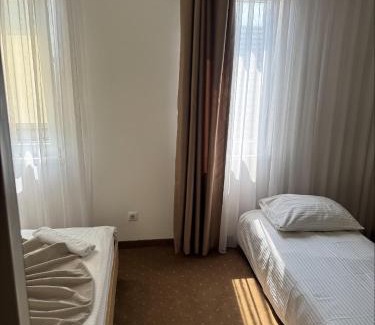Zivinice Hotel | Family-Friendly Laurus Motel near Tuzla Airport with Dining