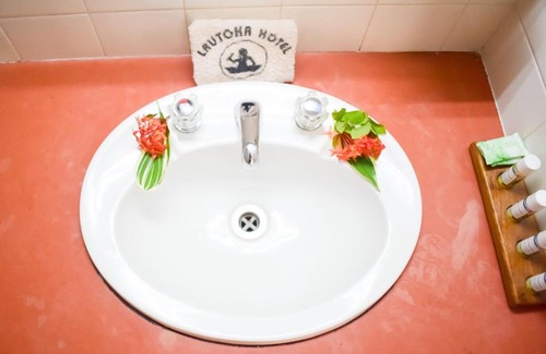 Lautoka Hotel | Budget-Friendly Lautoka Hotel with Pool & Breakfast Options