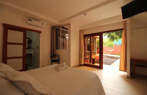 Bahia de la Academia House | Oceanfront Comfort at Lava House Hostal - Rated 9/10!
