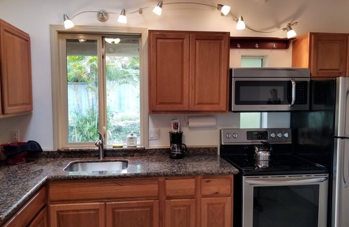 Mark Twain Apartment | Oceanfront Relaxation at Lava Java Inn on Kau Coast