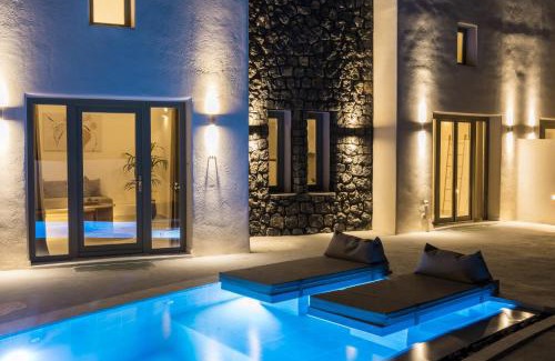 Santorini Hotel | Discover Lavadoze Suites: 9.7/10 with Ocean Views & Pool