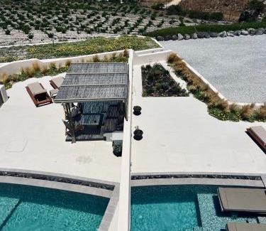 Santorini Hotel | Discover Lavadoze Suites: 9.7/10 with Ocean Views & Pool