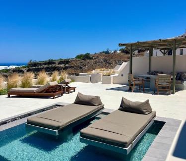 Santorini Hotel | Discover Lavadoze Suites: 9.7/10 with Ocean Views & Pool