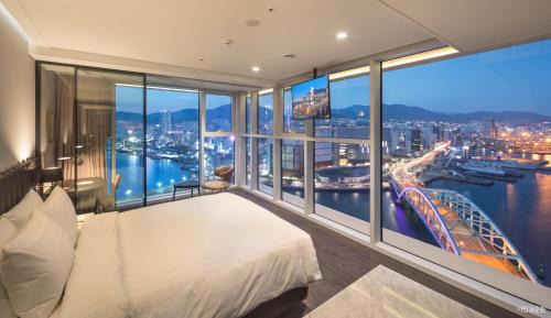 Yeongdo Hotel | Discover Lavalse Hotel: 4-Star Comfort with Spa & Dining