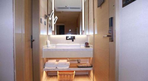 Luohu Hotel | Convenient Lavande Hotel Near Guomao Metro Station