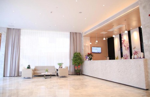 Longhua District Hotel | Discover Lavande Hotels Near Shenzhen North Railway Station