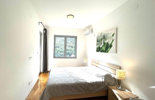 Donji Morinj Apartment | Lavender Bay Apartment G5: 4-Star Oceanfront Retreat