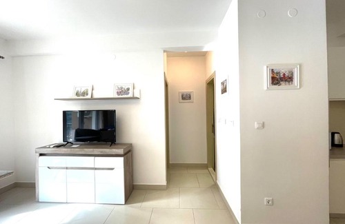 Donji Morinj Apartment | Lavender Bay Apartment G5: 4-Star Oceanfront Retreat