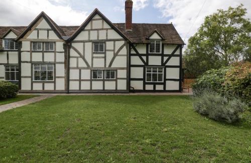 Malvern House | Lavender Cottage: Perfect for Families and Pet Lovers