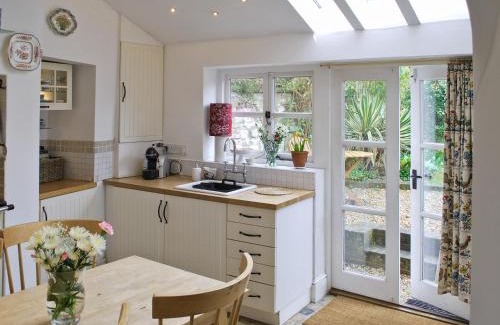 Methwold House | Pet Friendly Lavender Cottage with Perfect Guest Ratings