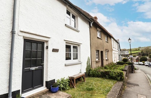 Sticklepath House | Relax at Lavender Cottage - 4-Star Child-Friendly Retreat