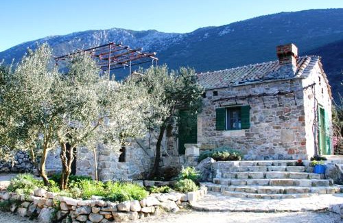 Trpanj Ski Chalet | Discover Lavender Cottage: 10/10 Rated, Pet Friendly Retreat