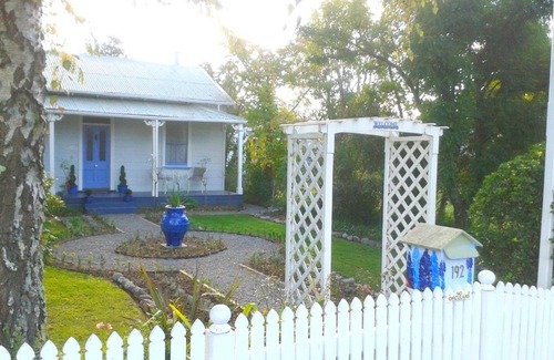 Greytown House | Delightful Lavender Cottage: Family-Friendly Escape