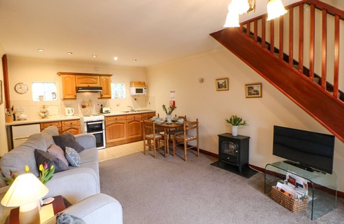Richmond Cottage | Comfortable Lavender Cottage with Garden in Richmond