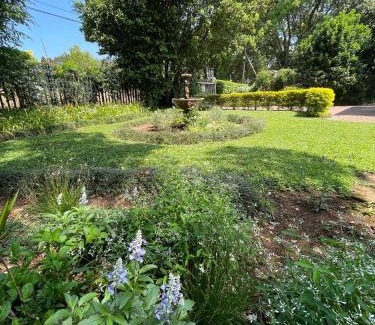 Hillcrest Apartment | Discover Lavender Cottage: 4-Star Family-Friendly Retreat