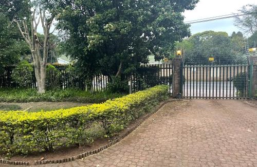 Hillcrest Apartment | Discover Lavender Cottage: 4-Star Family-Friendly Retreat