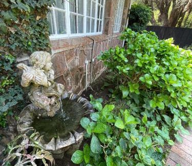 Hillcrest Apartment | Discover Lavender Cottage: 4-Star Family-Friendly Retreat