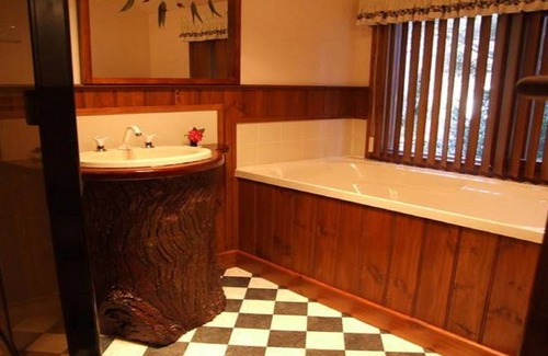 Harrietville Bed & Breakfast | Inviting Lavender Hue B&B with Pool and Breakfast Included