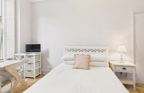 Maenporth Apartment | Lavender Lane, Cosy Studio Apartment with Parking, Falmouth
