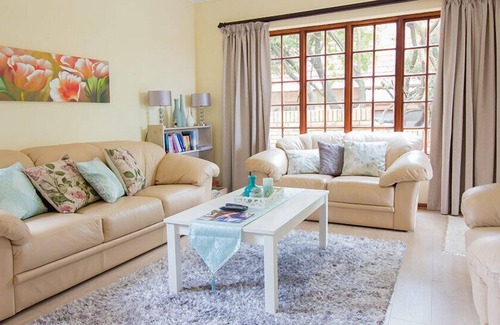 George House | Top-Rated Lavender Lane Guest House with Breakfast & Kitchen