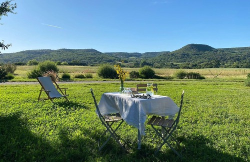 Cereste Villa | Villa Mas de l'Olivier: Scenic Luberon View with Pool