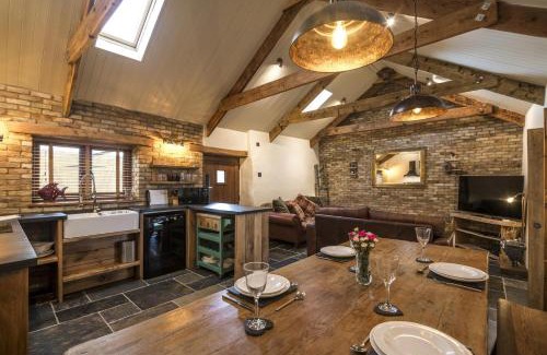 Tiers Cross House | Charming Lavender Barn Conversion at Blossom Farm