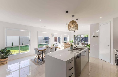 Myrtleford House | Lavender & Olive - Guest Rated 9.8 with Pet-Friendly Perks