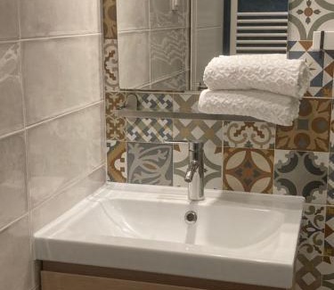 Pernik Apartment | Lavender Suite: Pet-Friendly Oasis with Ocean Views
