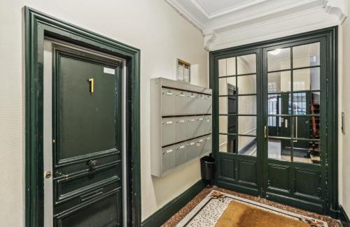 Ternes Apartment | Lavie Maison Hot Tub and AC Near Arc de Triomphe