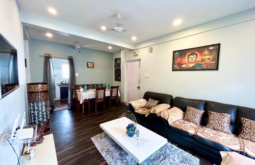 Ballygunge Apartment | Cozy 2BHK Apartment in Ballygunge with Daily Housekeeping