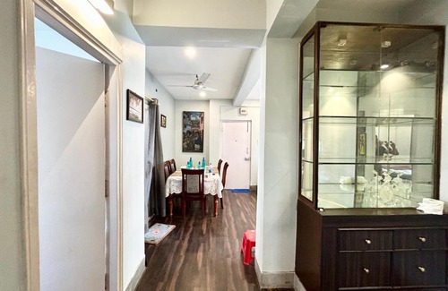 Ballygunge Apartment | Cozy 2BHK Apartment in Ballygunge with Daily Housekeeping