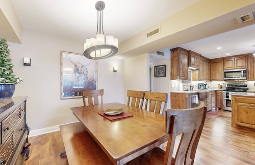 Lakeway Condo | Elegant All-Suite Retreat with Pool, Spa & Tennis Courts