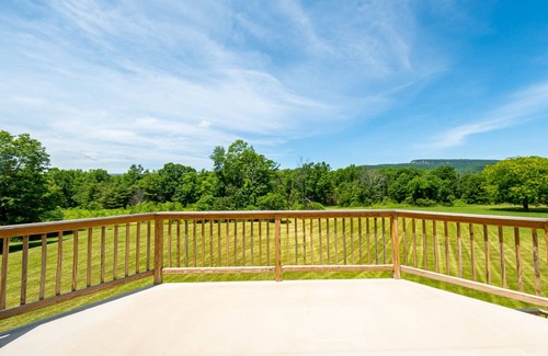 New Paltz House | Pet-Friendly Mountain View Home with Top Guest Ratings