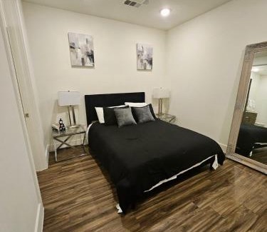 Montrose Apartment | lavish apartment downtown