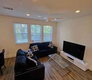 Montrose Apartment | lavish apartment downtown