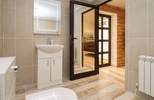 Lanark Apartment | Lavish Apartment sleeps 5 Lanark