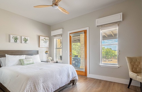La Hacienda Estates House | Indulgent Lake Retreat | Vintage Village Resort - Guest Rated 9.8