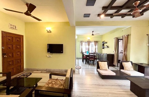 Kolkata Apartment | Elegant 3BHK Apartment with Breakfast in Kalikapur